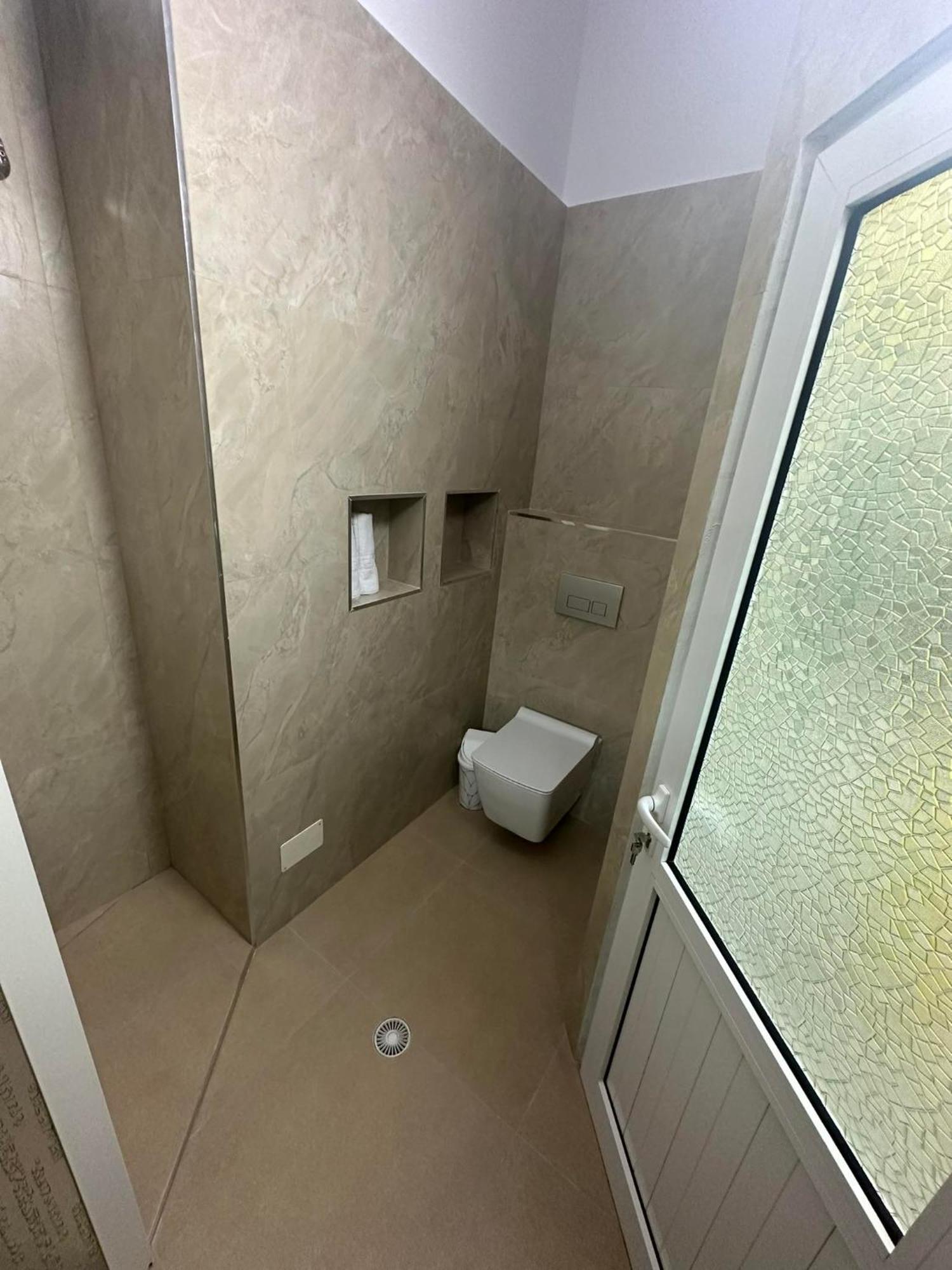 Algen Room'S Берат Екстер'єр фото